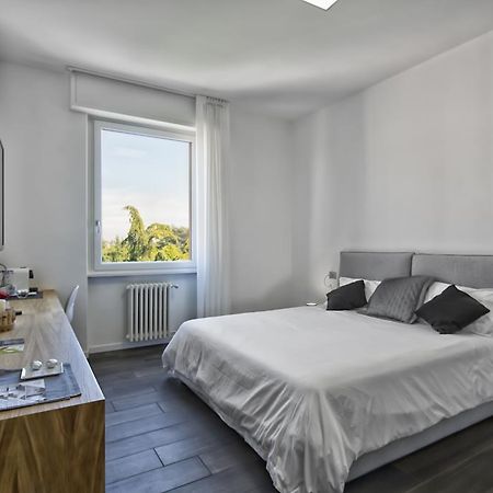 Suite Vogue Luce Voghera Exterior photo