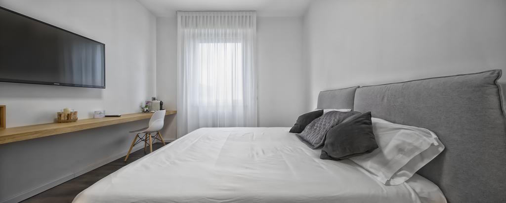 Suite Vogue Luce Voghera Exterior photo